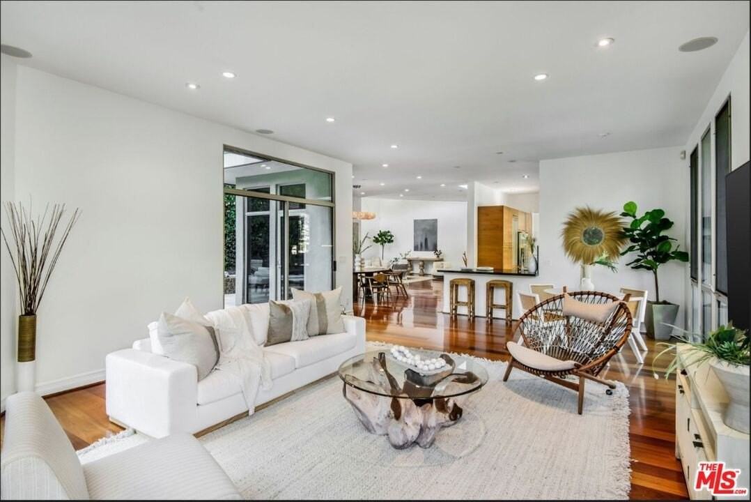 3685 Mandeville Canyon Road - Photo 7 of 24