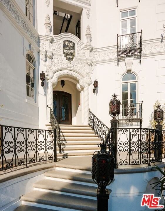 1302 North Sweetzer Avenue #602