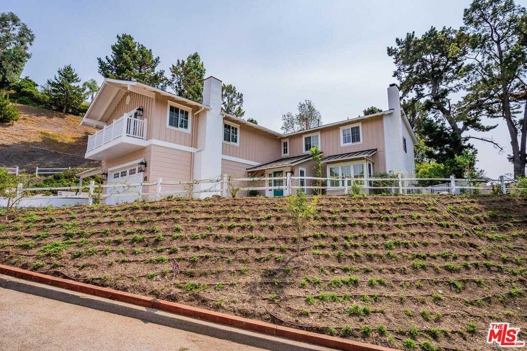 10821 Savona Rd - Photo 4 of 26