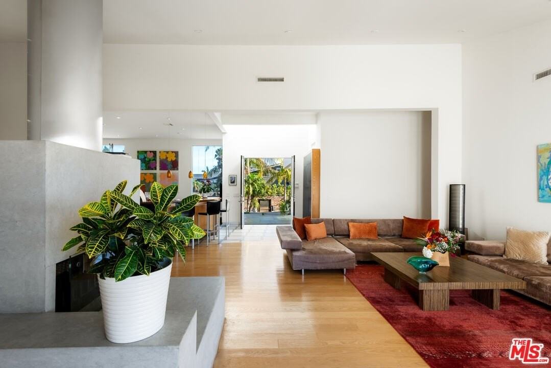 817 Enchanted Way - Photo 2 of 39