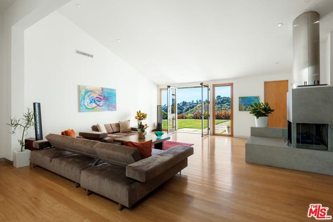 817 Enchanted Way - Photo 3 of 39