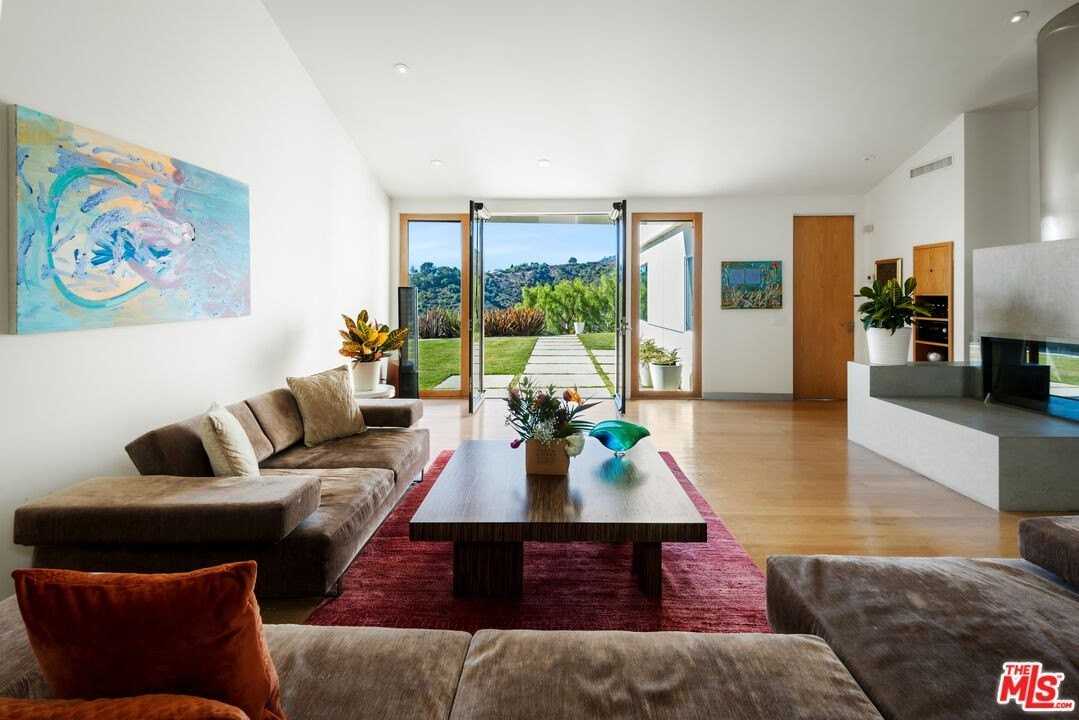 817 Enchanted Way - Photo 4 of 39