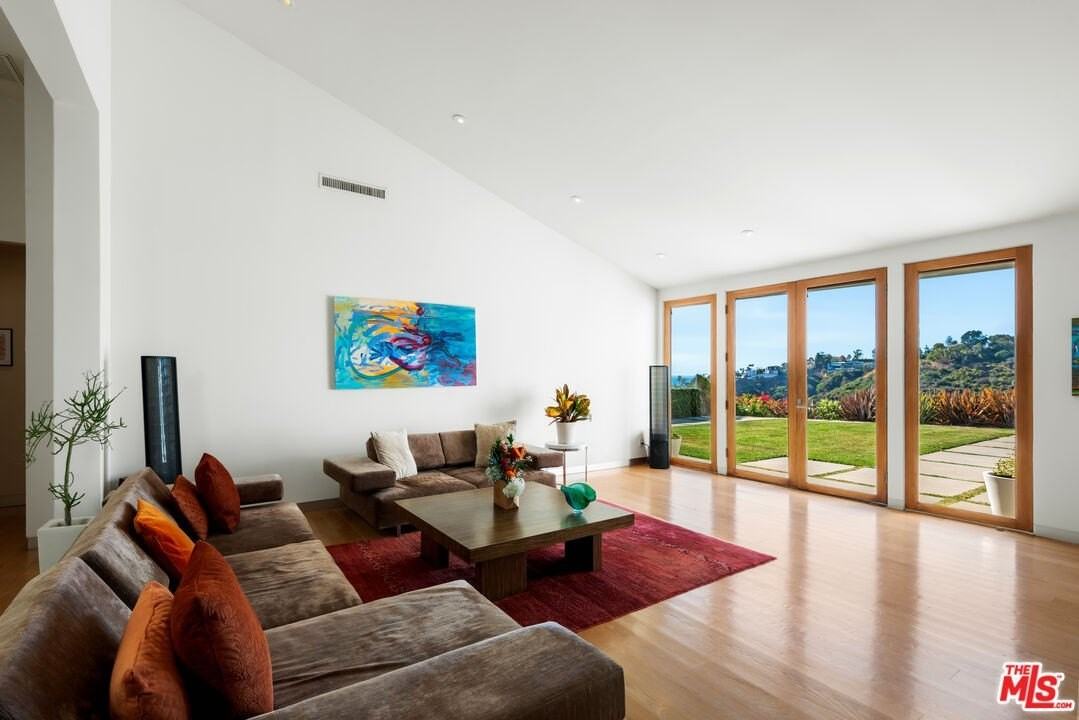 817 Enchanted Way - Photo 5 of 39