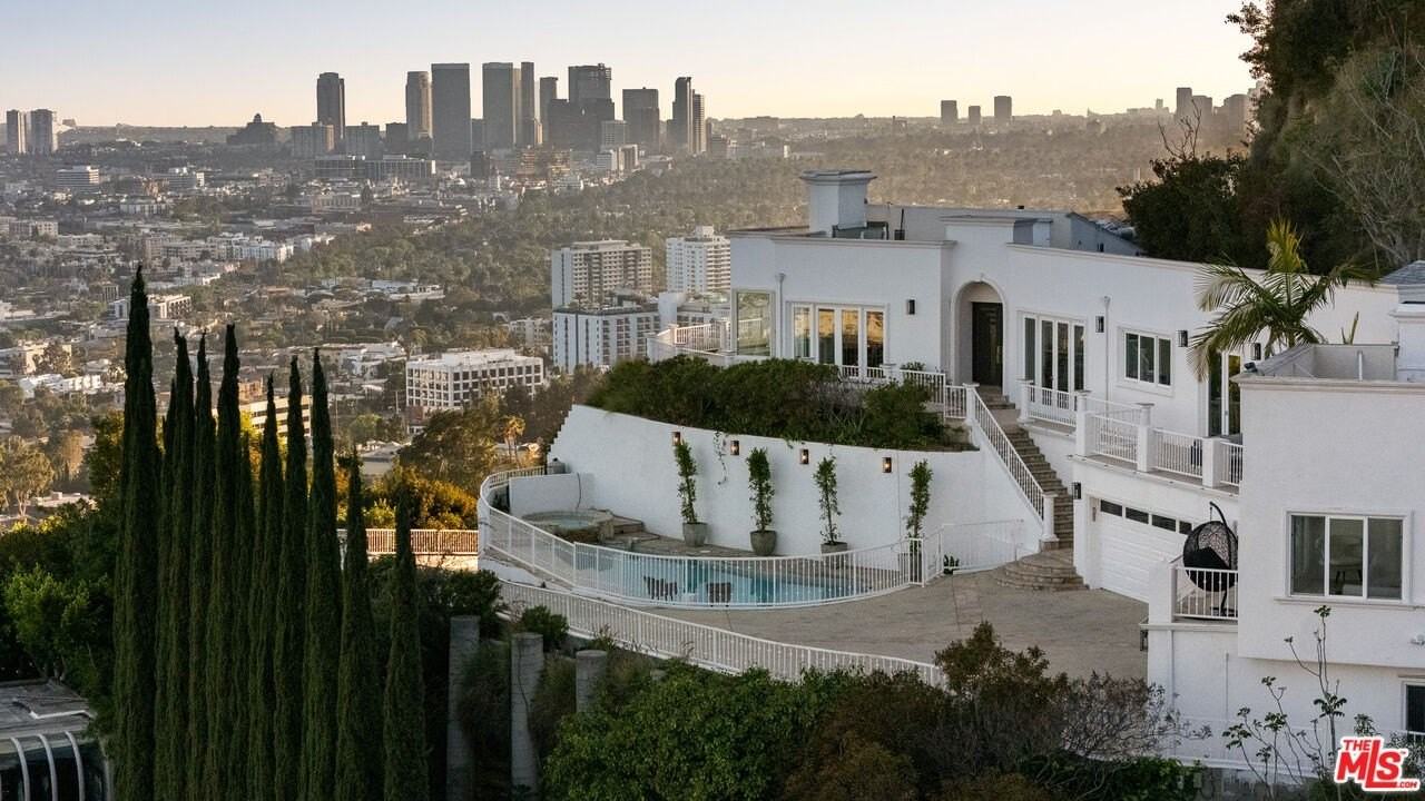 8527 Hedges Way - Photo 2 of 25