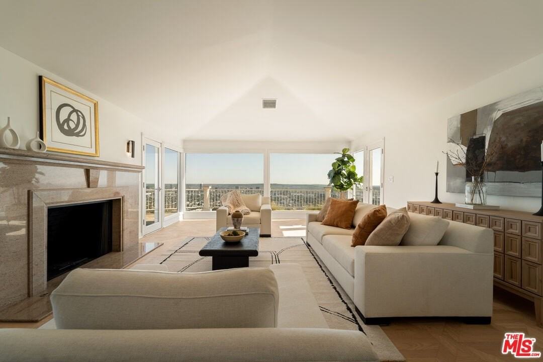 8527 Hedges Way - Photo 4 of 25