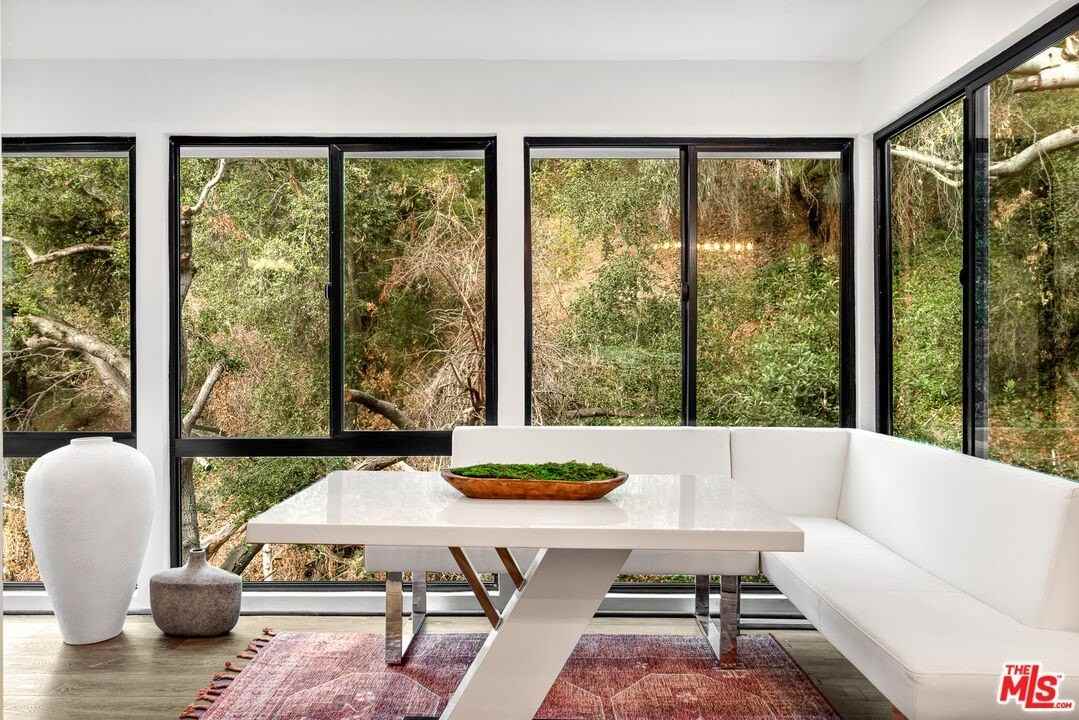 2350 Benedict Canyon Dr - Photo 5 of 31