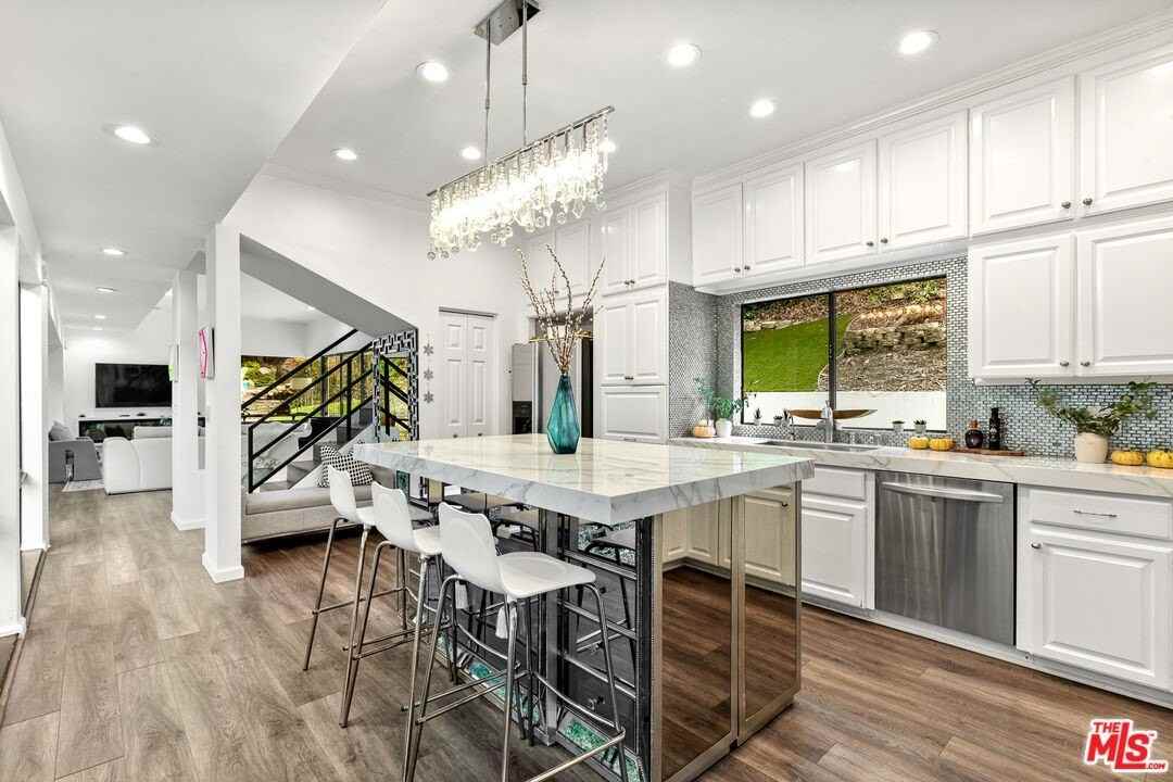 2350 Benedict Canyon Dr - Photo 6 of 31