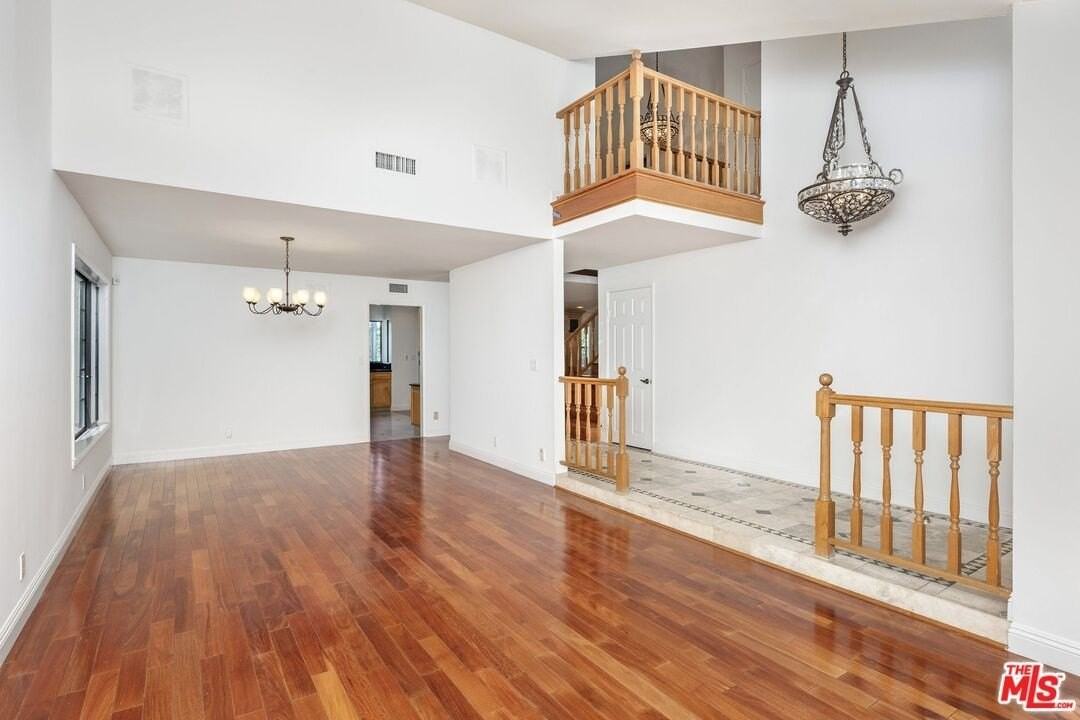 13031 Magnolia Boulevard - Photo 3 of 46