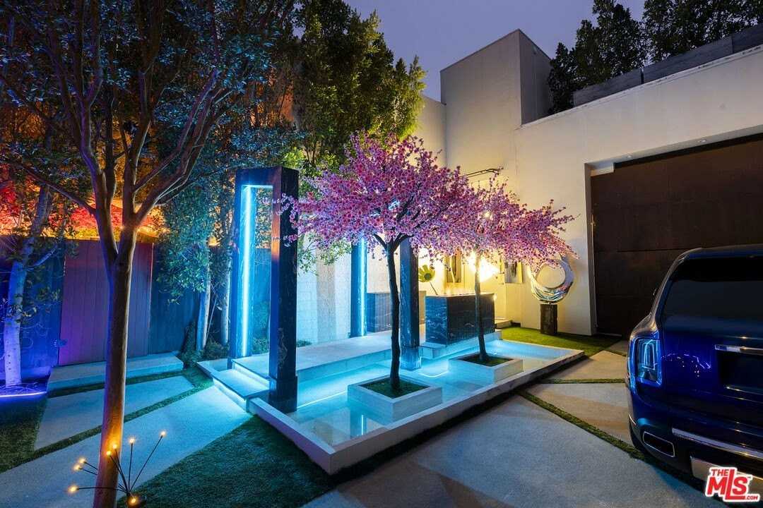 9818 Hythe Court - Photo 3 of 42