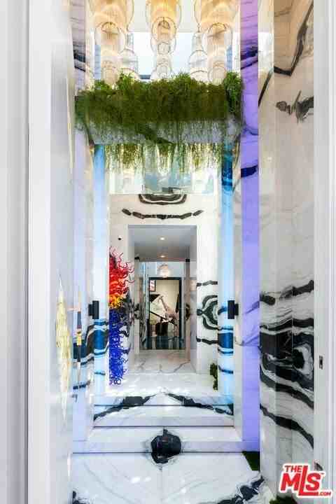 9818 Hythe Court - Photo 4 of 42