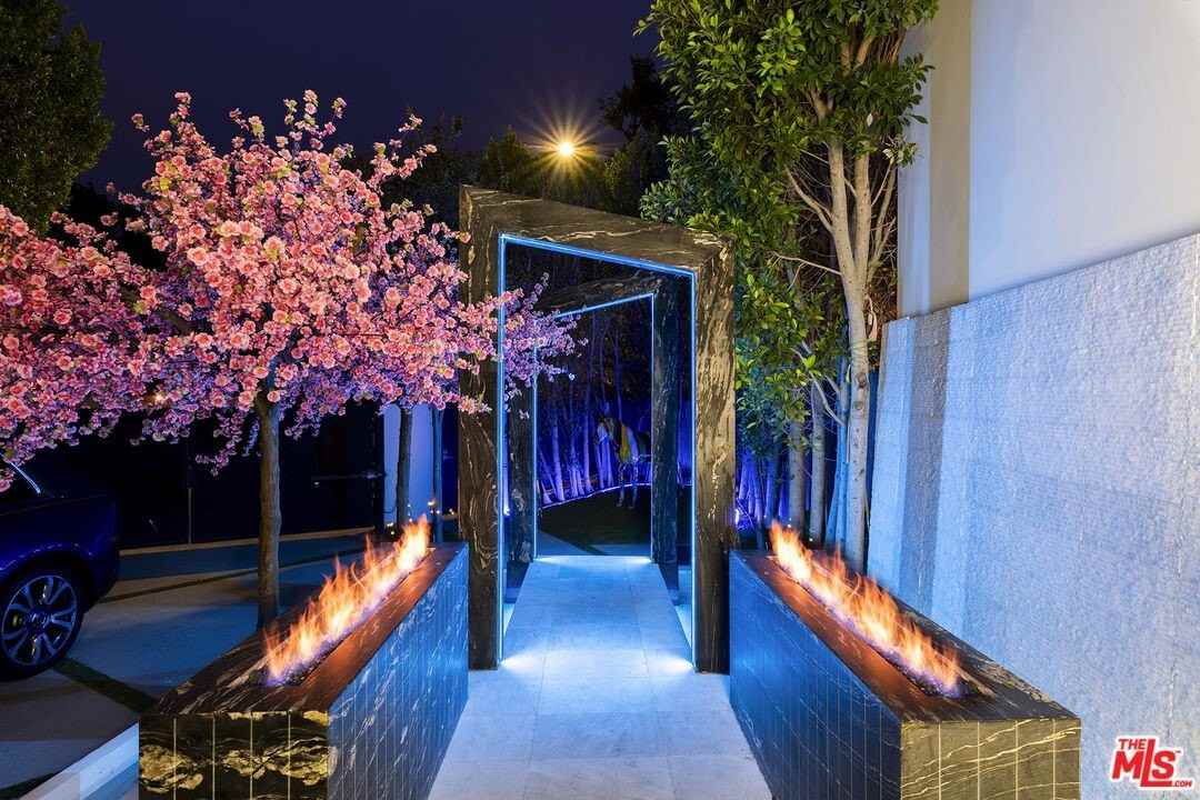 9818 Hythe Court - Photo 5 of 42