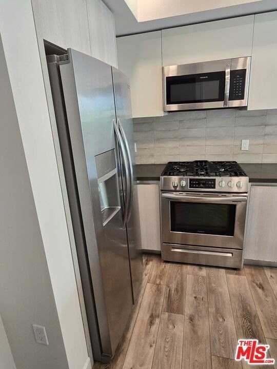 740 S Ridgeley Dr Apt 204 #204 - Photo 4 of 15