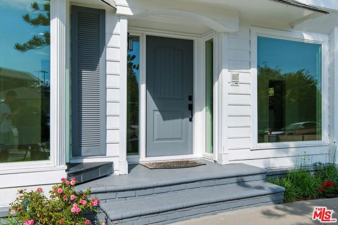 4640 Laurelgrove Avenue - Photo 4 of 43