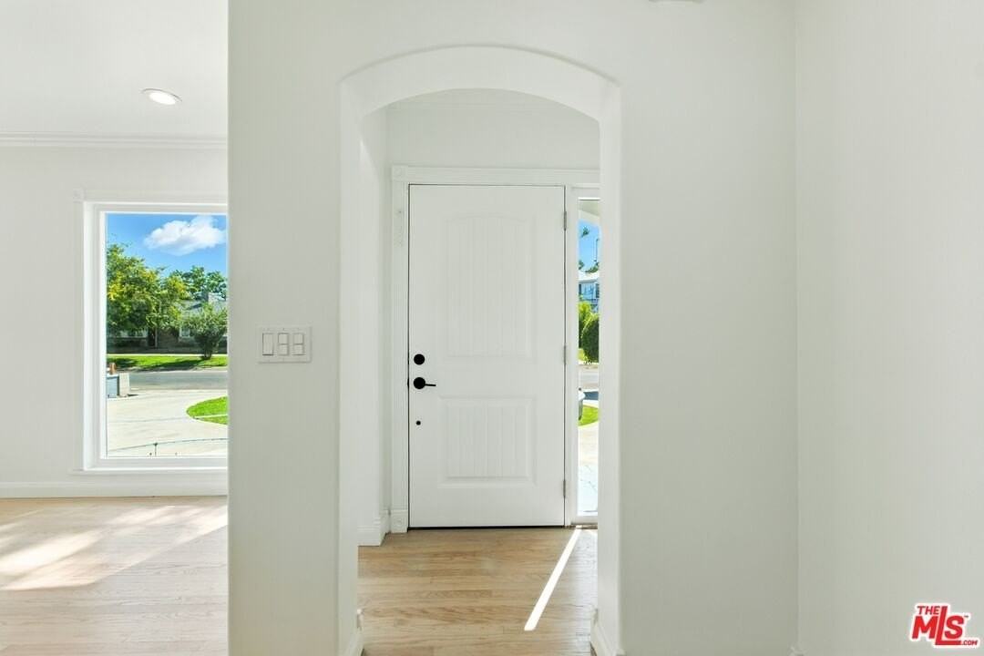 4640 Laurelgrove Avenue - Photo 5 of 43