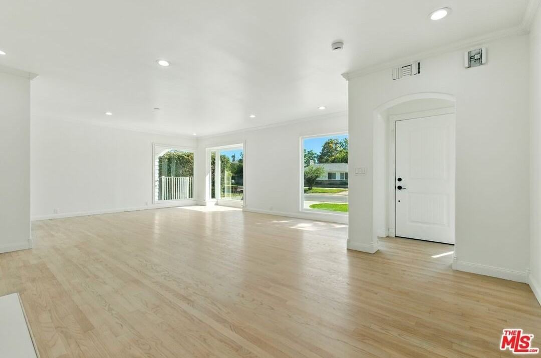 4640 Laurelgrove Avenue - Photo 6 of 43