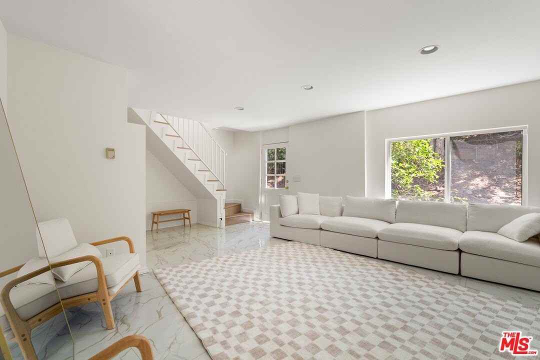 8301 Lookout Mountain Ave - Photo 4 of 27