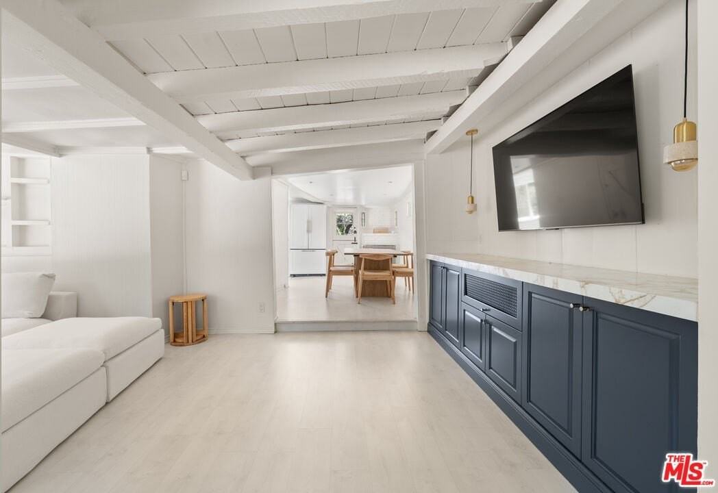 8301 Lookout Mountain Ave - Photo 5 of 27