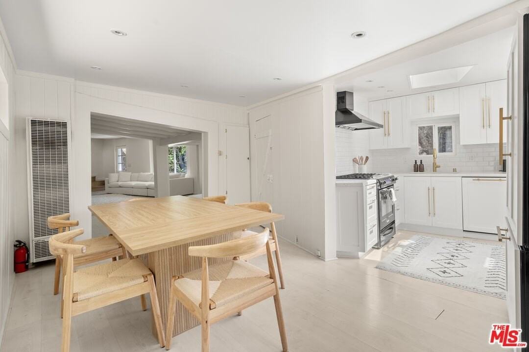 8301 Lookout Mountain Ave - Photo 7 of 27