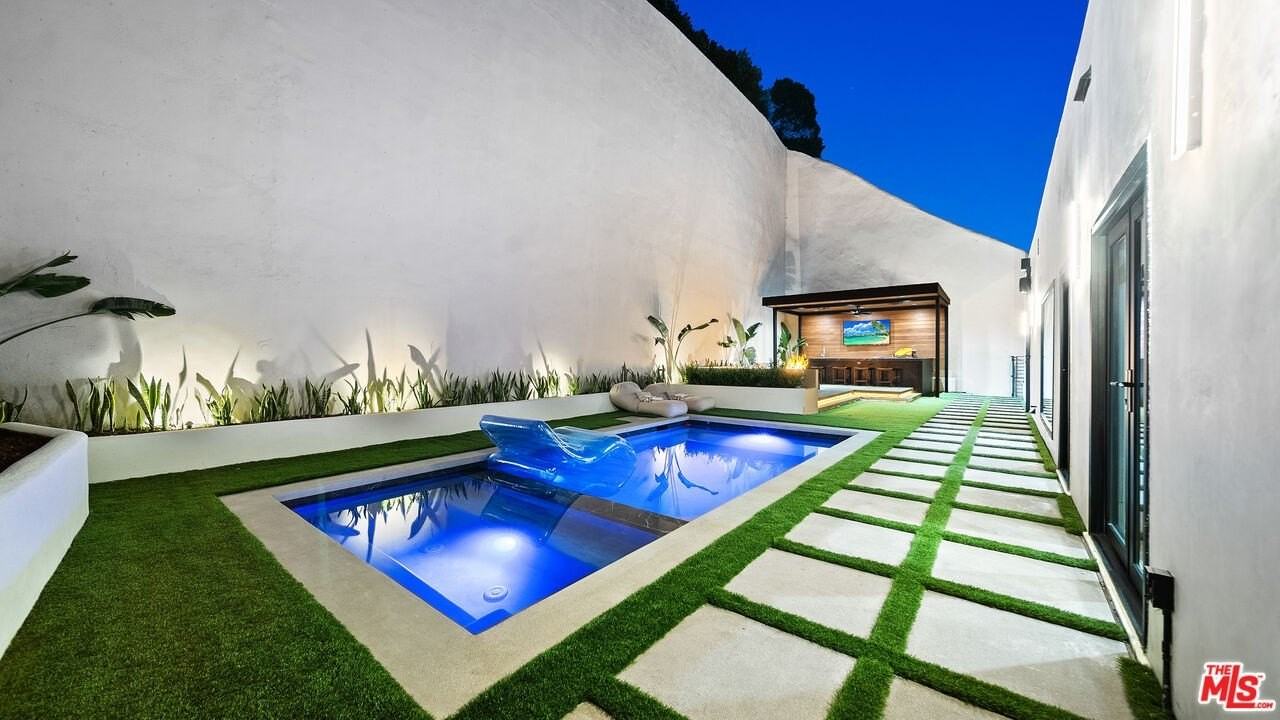 1846 Franklin Canyon Dr