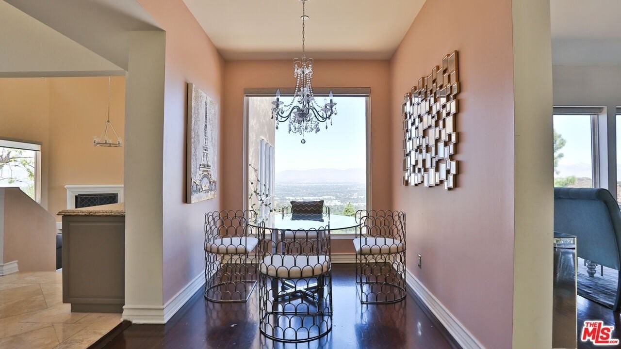 14445 Mulholland Dr - Photo 7 of 33