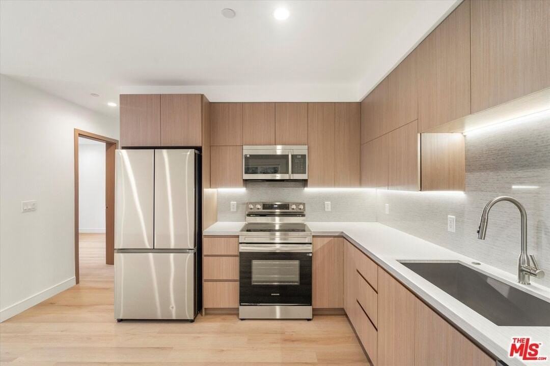 11025 Blix Street - Photo 6 of 26