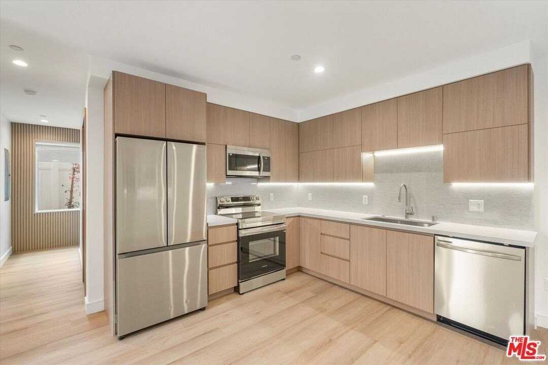 11025 Blix Street - Photo 6 of 18