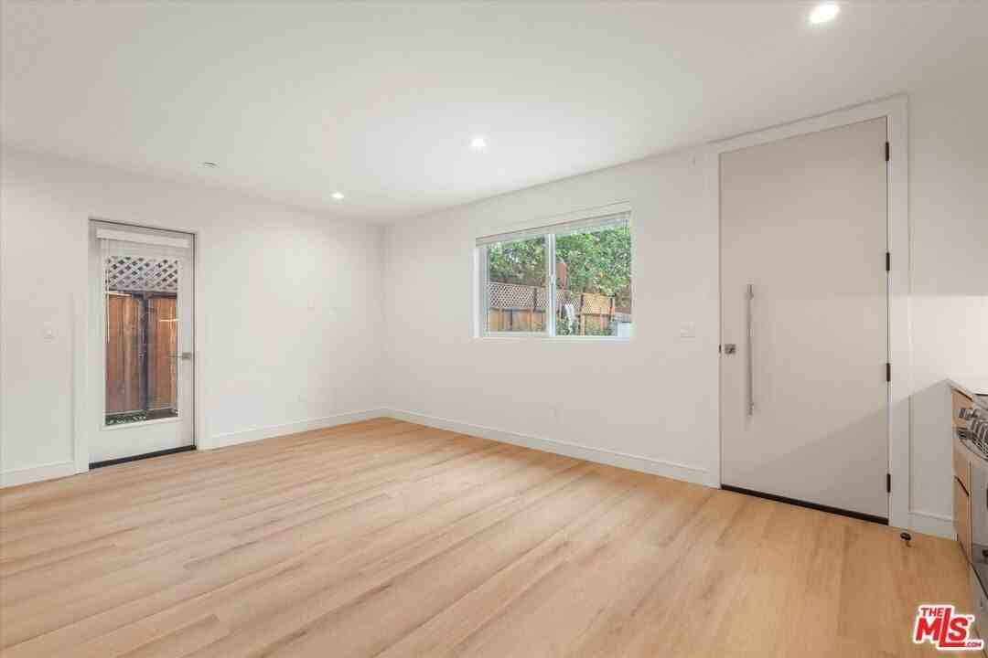 11023 1/2 Blix St - Photo 5 of 15