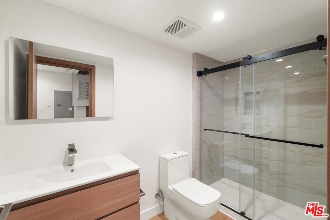 11023 1/2 Blix St - Photo 7 of 15