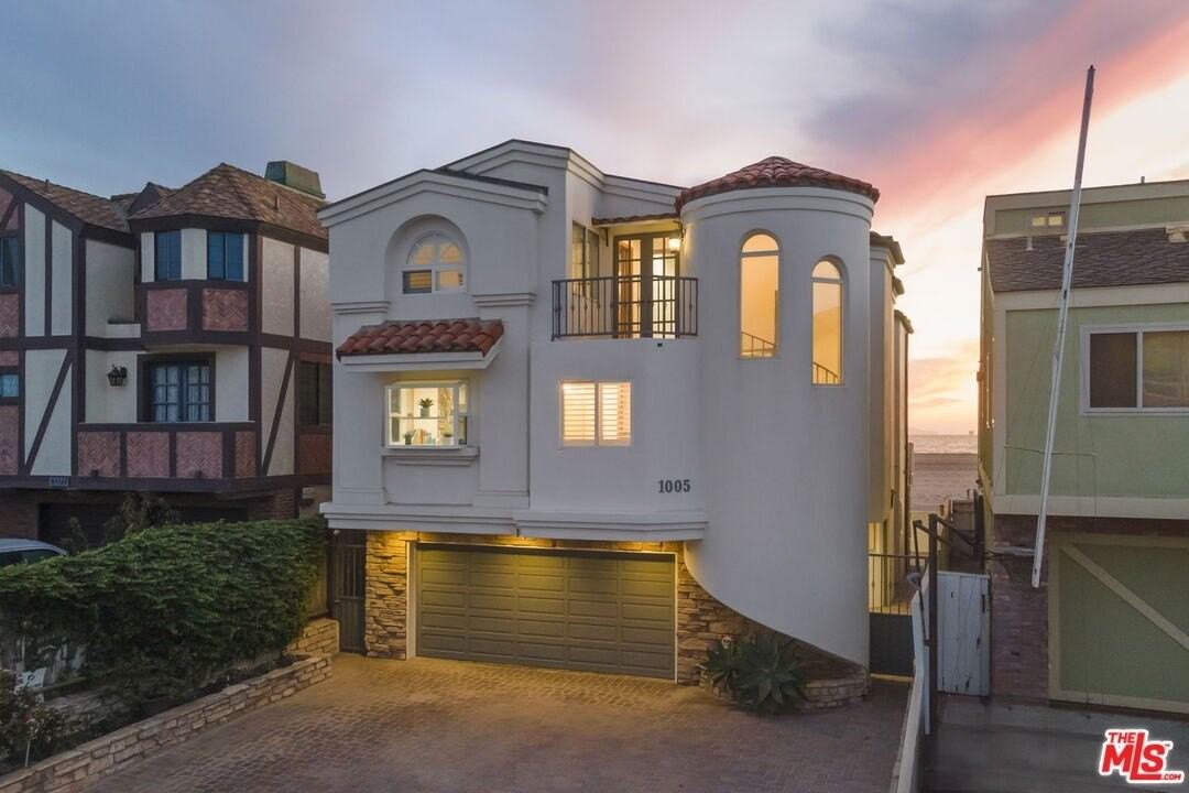 1005 Ocean Drive - Photo 2 of 50