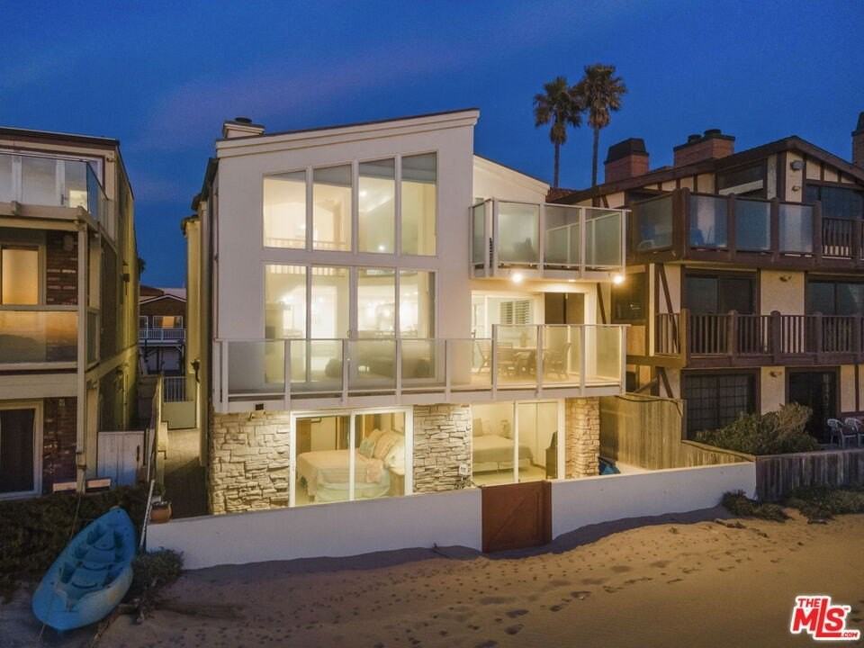 1005 Ocean Drive - Photo 4 of 50