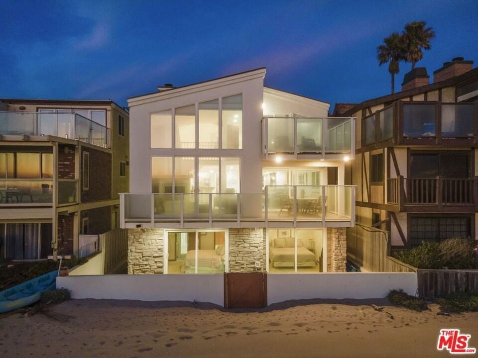 1005 Ocean Drive - Photo 5 of 50