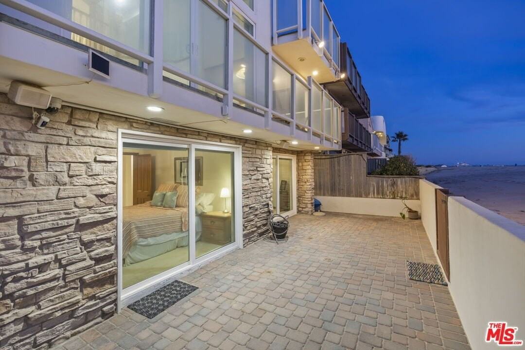 1005 Ocean Drive - Photo 7 of 50