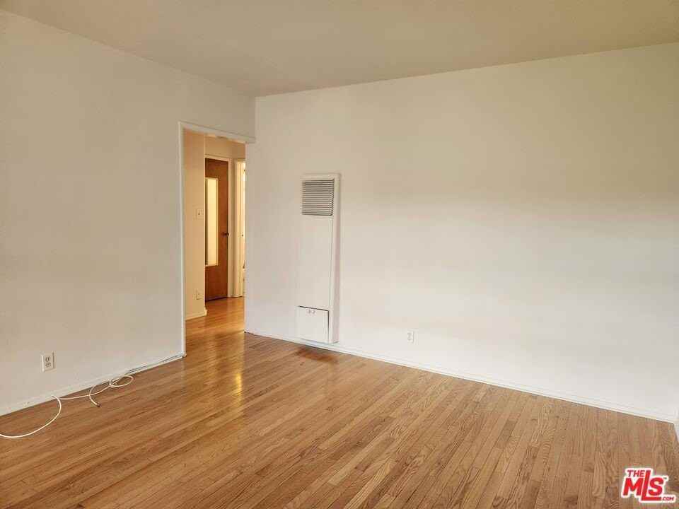 939 N Stanley Ave Apt 6 #6 - Photo 2 of 11