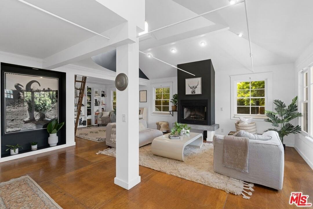 340 5th Avenue - Photo 3 of 50