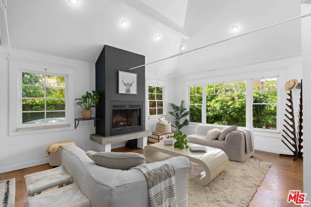 340 5th Avenue - Photo 4 of 50