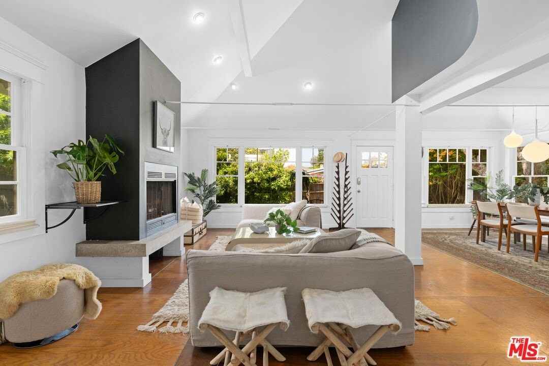 340 5th Avenue - Photo 5 of 50