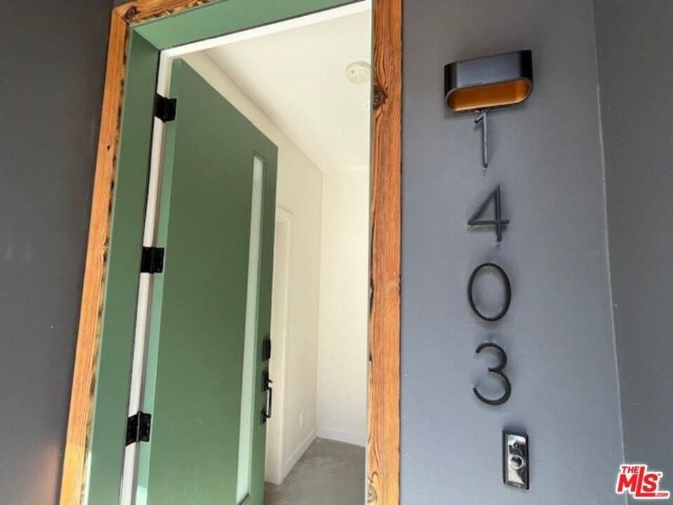 1403 W Galvez Dr - Photo 3 of 33