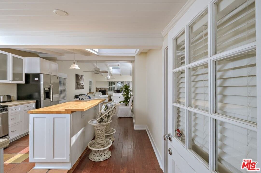 2323 Grand Canal Court - Photo 7 of 37