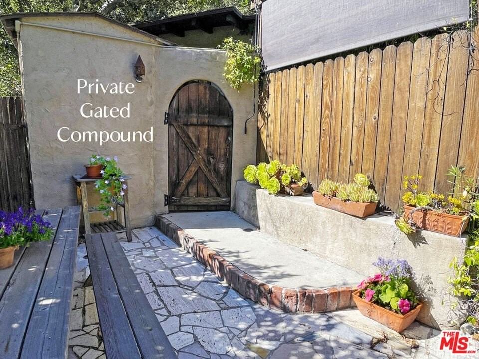 10211 10211 Seabury Ln Guest House - Photo 3 of 15