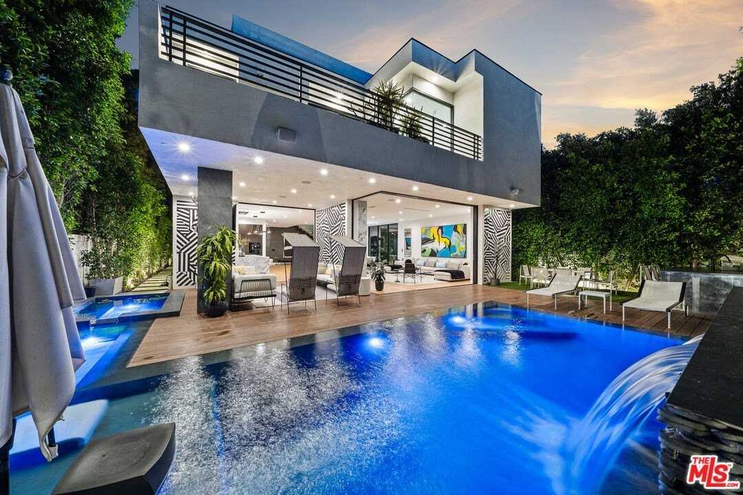 849 North Spaulding Avenue - Photo 3 of 46