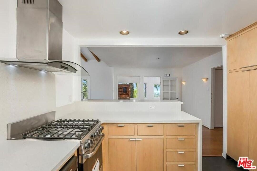 2431 N Gower St - Photo 5 of 18