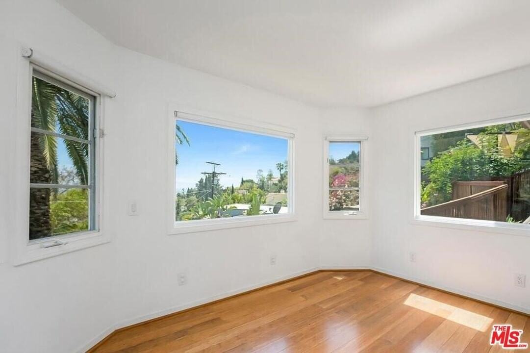 2431 N Gower St - Photo 7 of 18