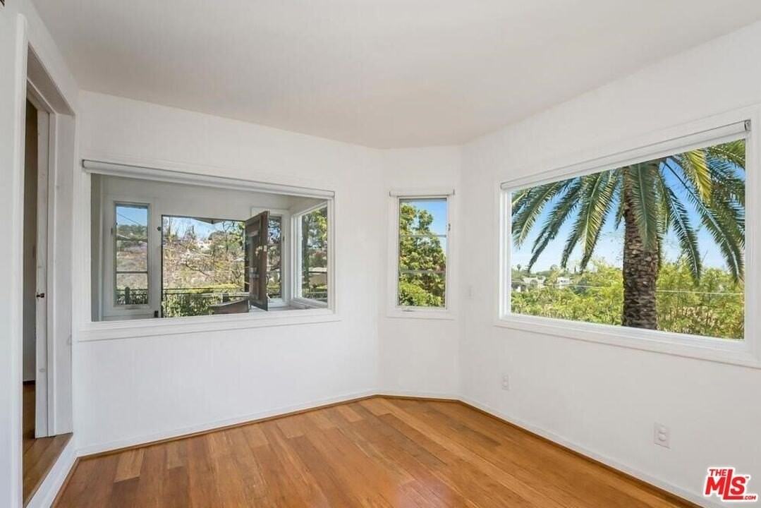 2431 N Gower St - Photo 6 of 13