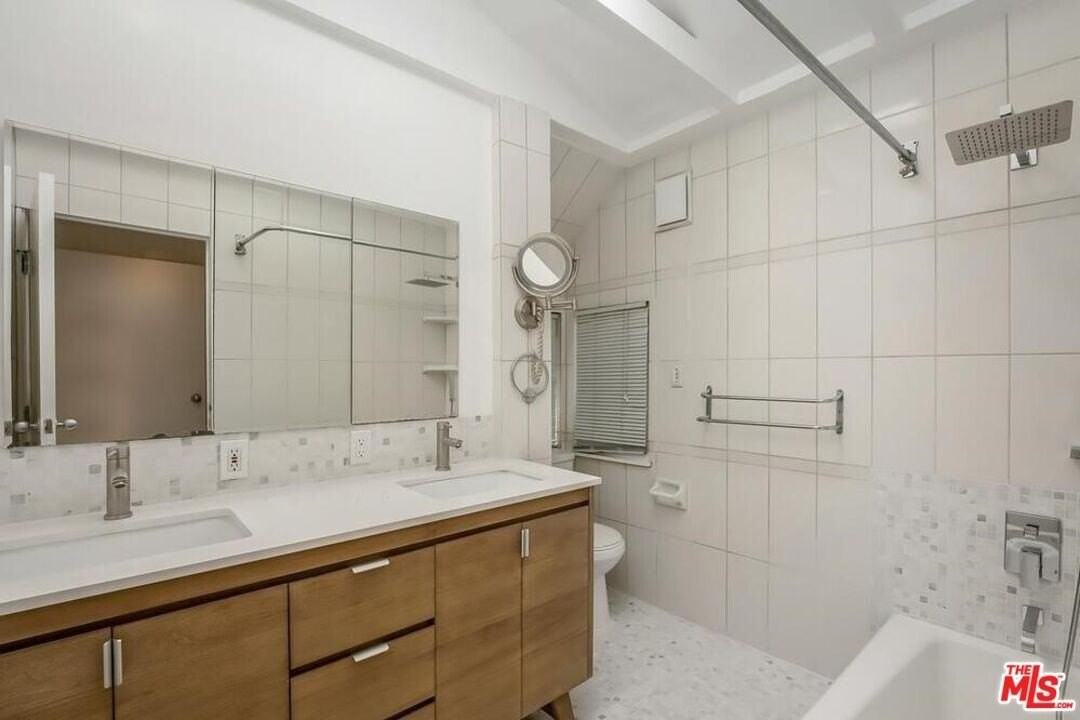 2431 N Gower St - Photo 7 of 13