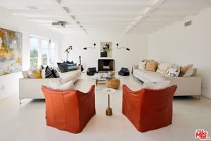 featured image of 3817 Surfwood Road