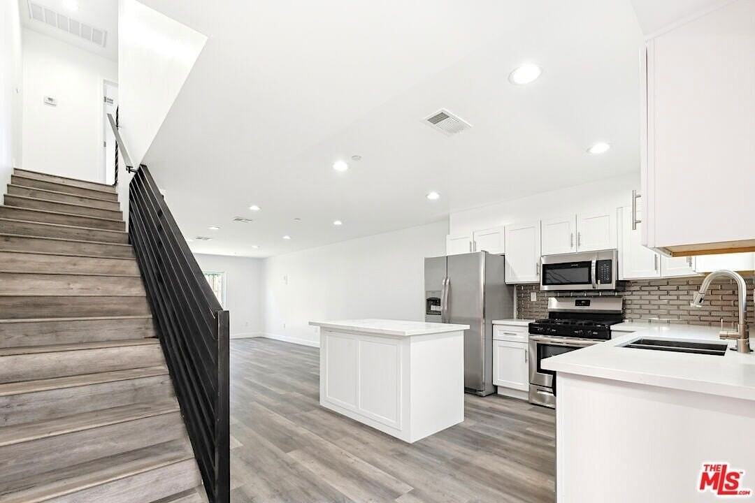 17610 Sherman Way #3 - Photo 6 of 19