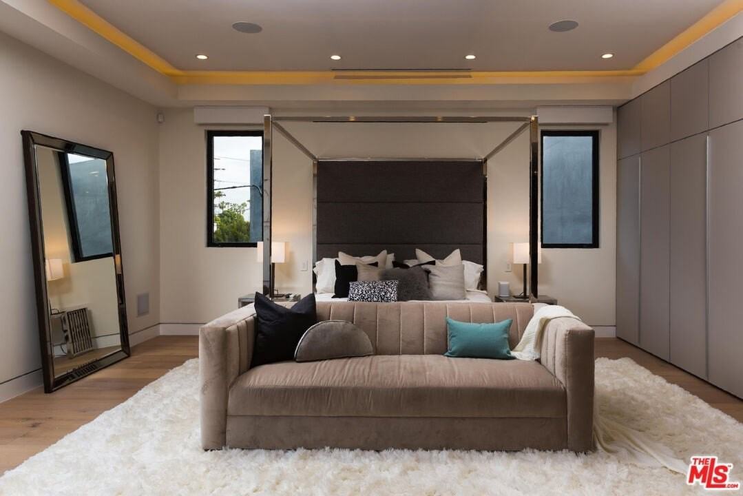 726 North Martel Avenue - Photo 6 of 37