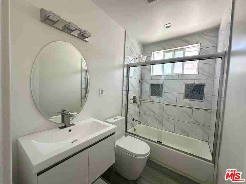 1462 S Wooster St Apt 6 #6 - Photo 3 of 10