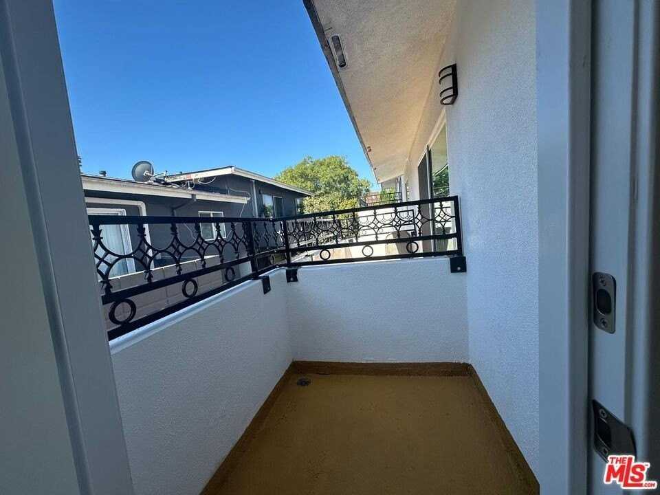 1462 S Wooster St Apt 6 #6 - Photo 4 of 10