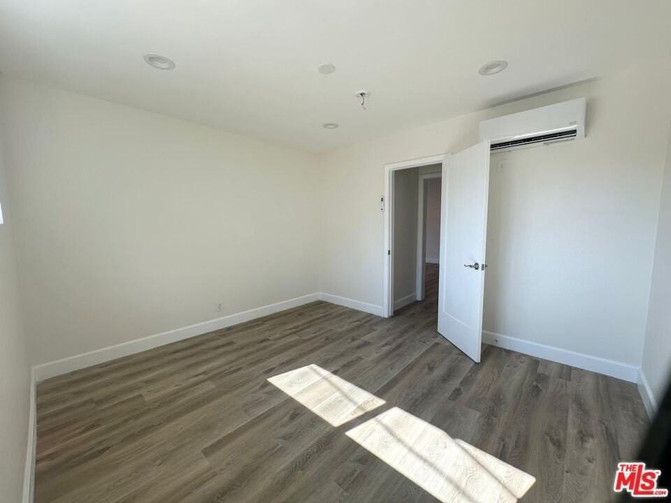 1462 S Wooster St Apt 6 #6 - Photo 5 of 10